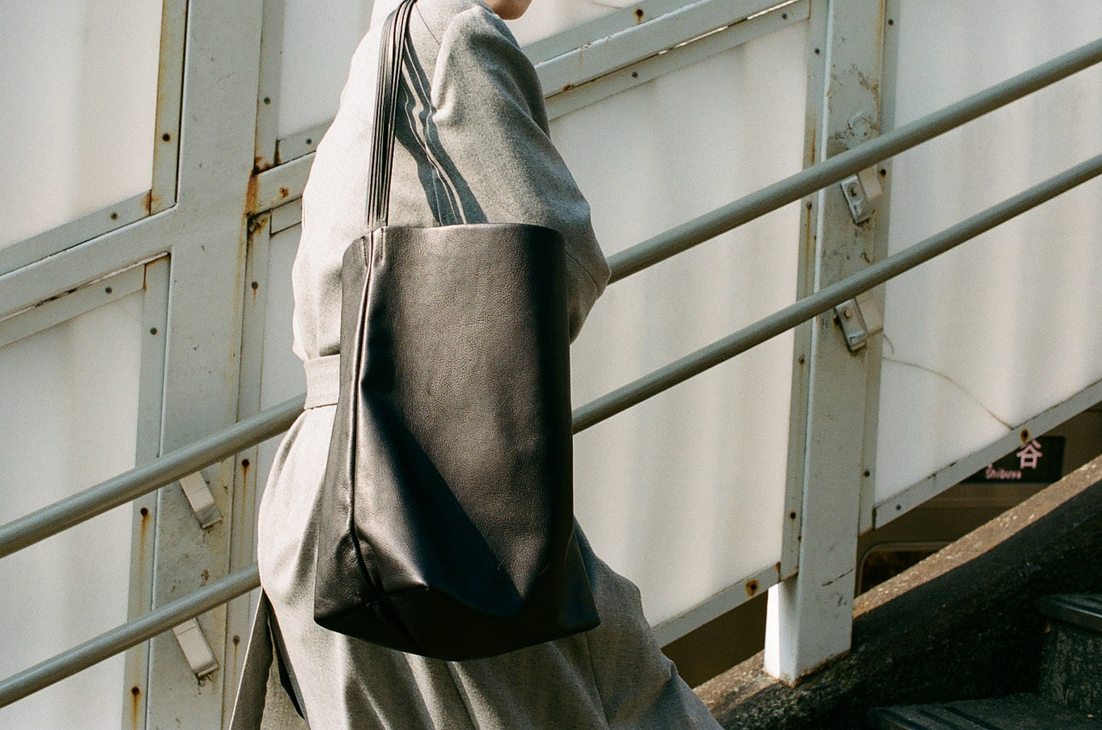 SEYA X ISAAC REINA CHASEN HOBO /MEDIUM /OIL LEATHER – seya-voyage