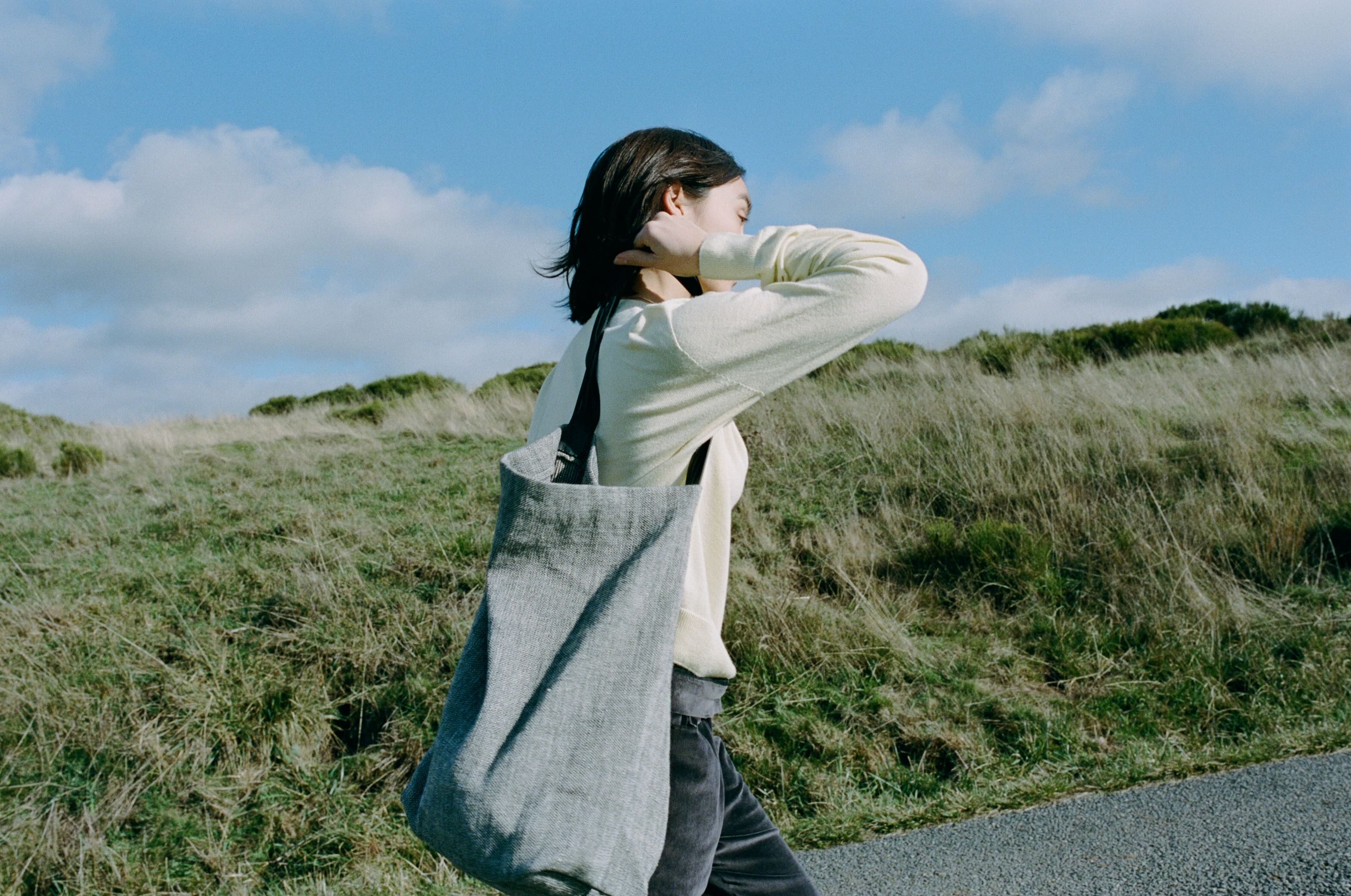 バッグ ISSA 25AW ISAAC REINA X seya. CHASEN BAG /LINEN MULTI HANDLE HOBO