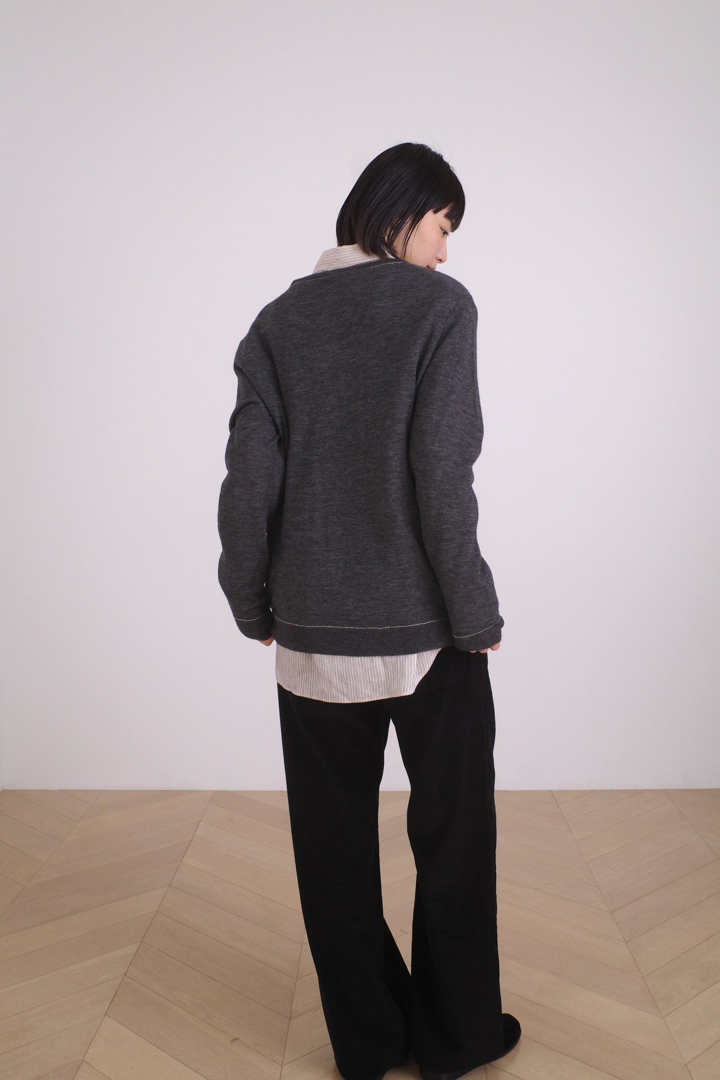 STITCHED V NECK/BREEZE YAK