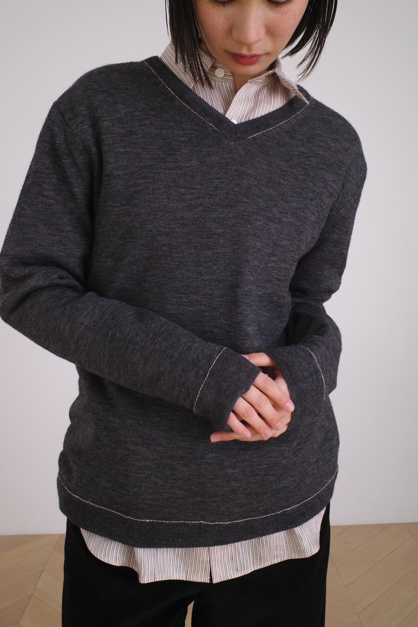 STITCHED V NECK/BREEZE YAK