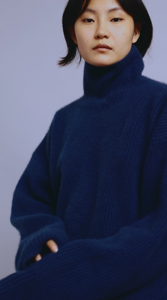 TURTLENECK CLOUD SWEATER